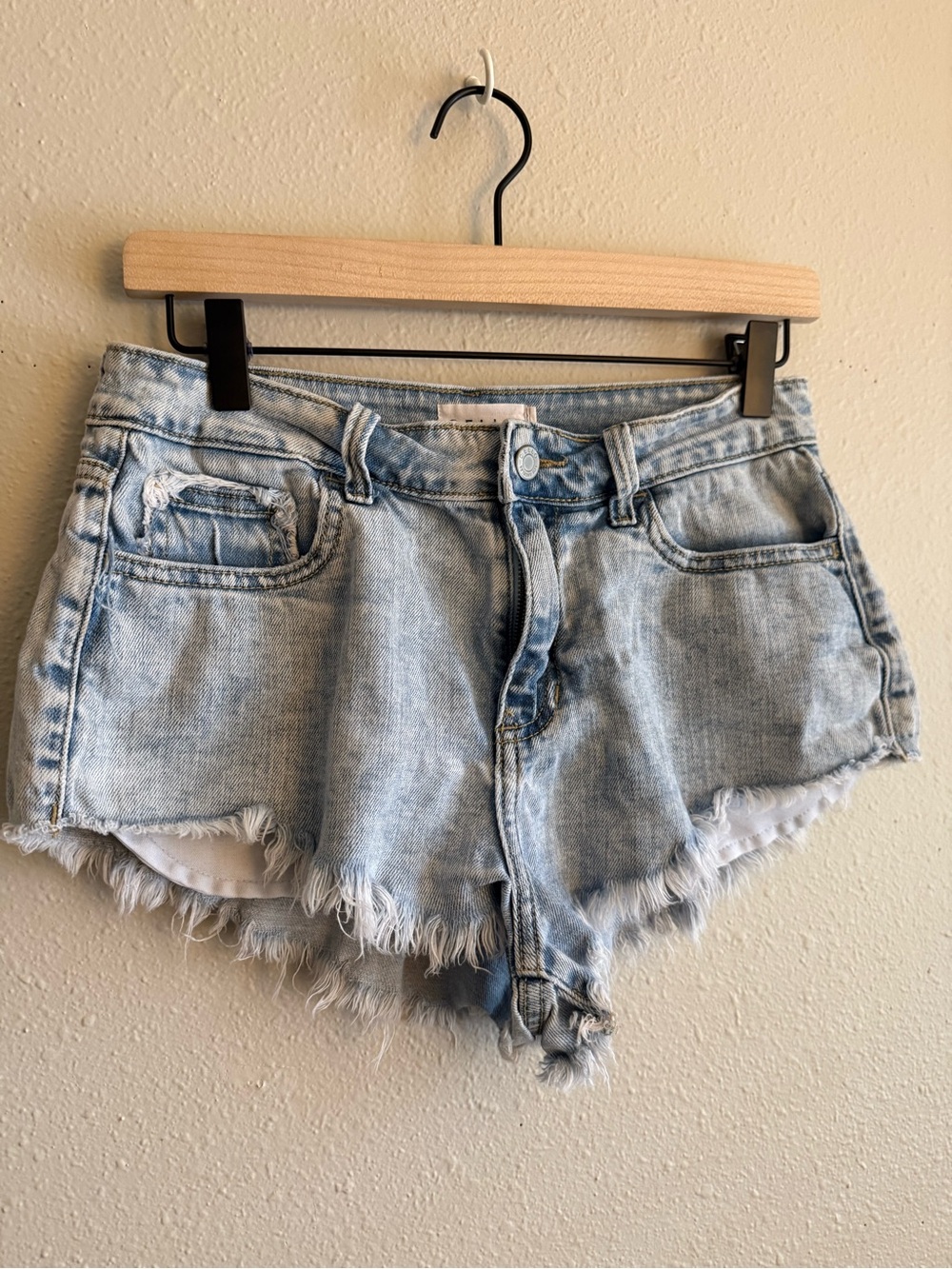 CELLO Frayed Pocket Denim Shorts | Light Wash Festival Cutoffs | Size S